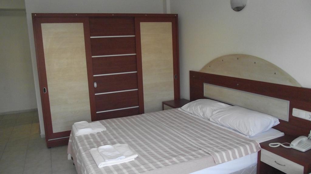 Ado Beach Hotel Turgutreis Habitación foto