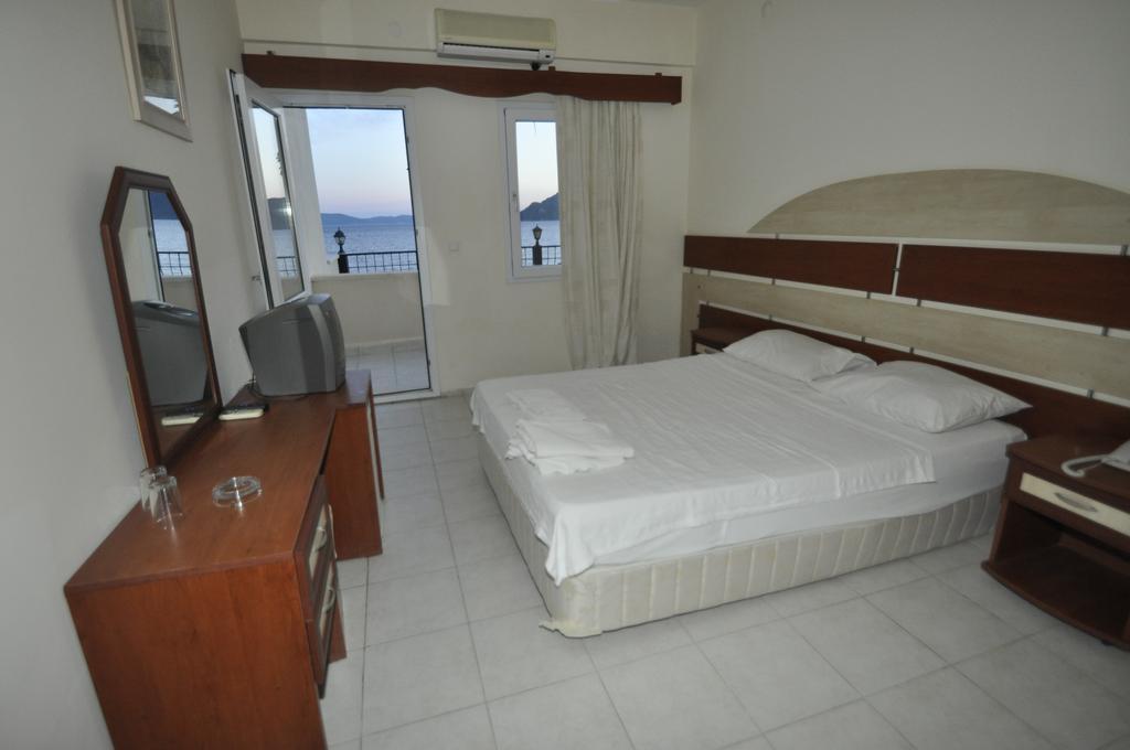 Ado Beach Hotel Turgutreis Habitación foto