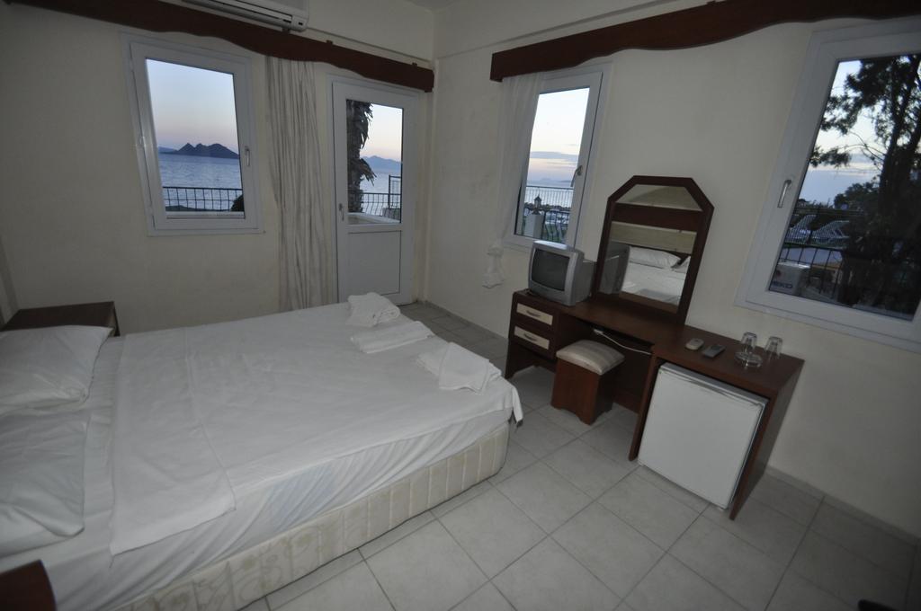 Ado Beach Hotel Turgutreis Habitación foto