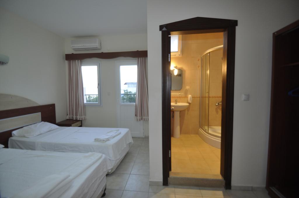 Ado Beach Hotel Turgutreis Habitación foto