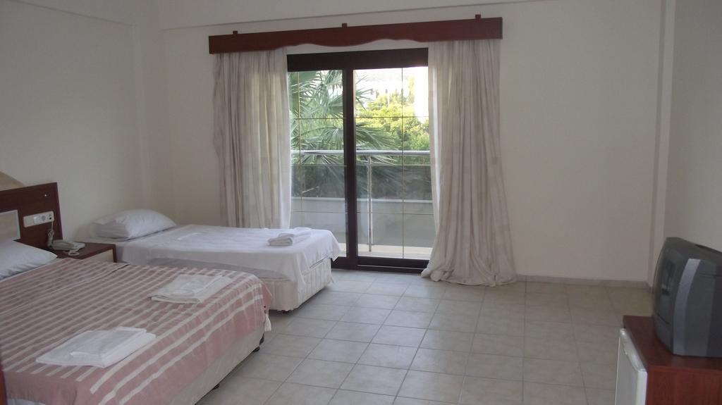 Ado Beach Hotel Turgutreis Habitación foto